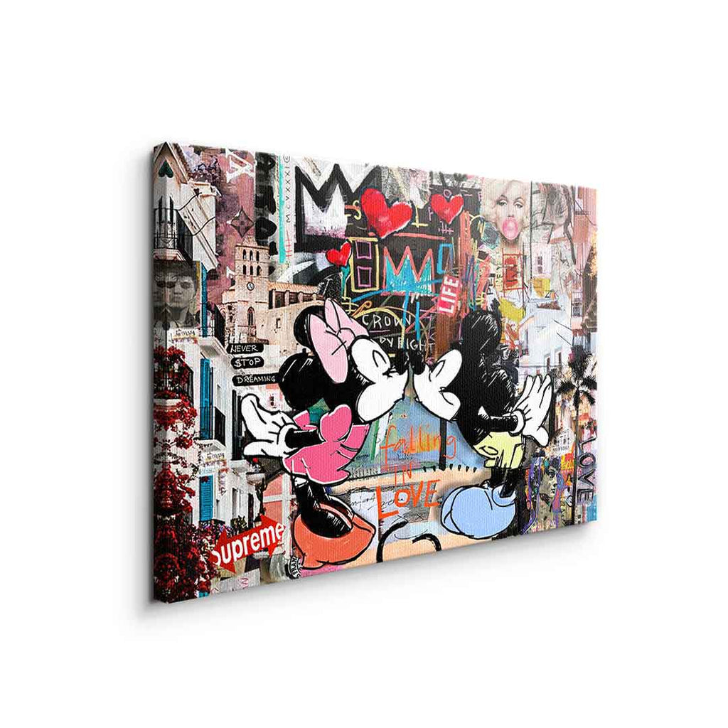Mickey & Minnie Kiss