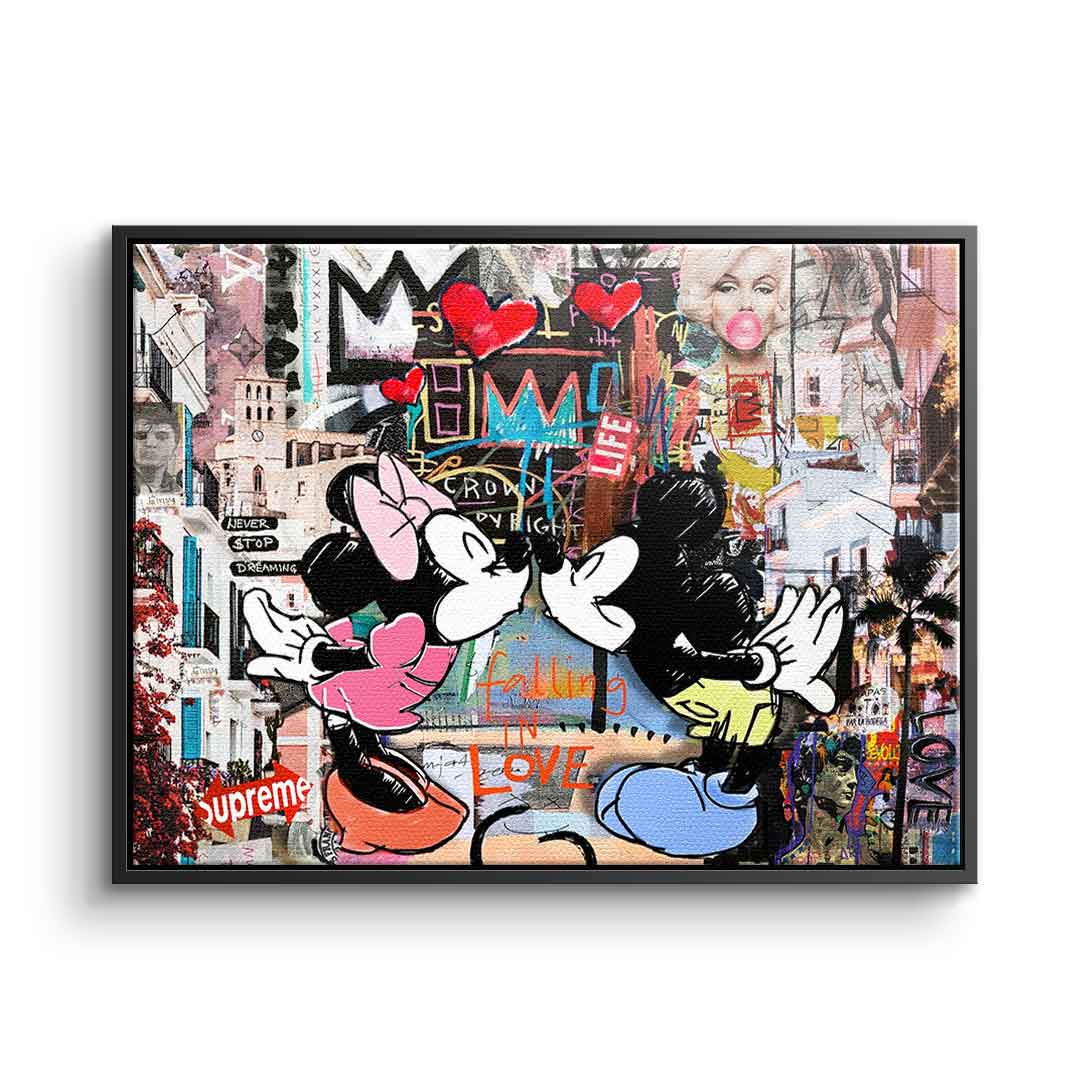 Mickey & Minnie Kiss