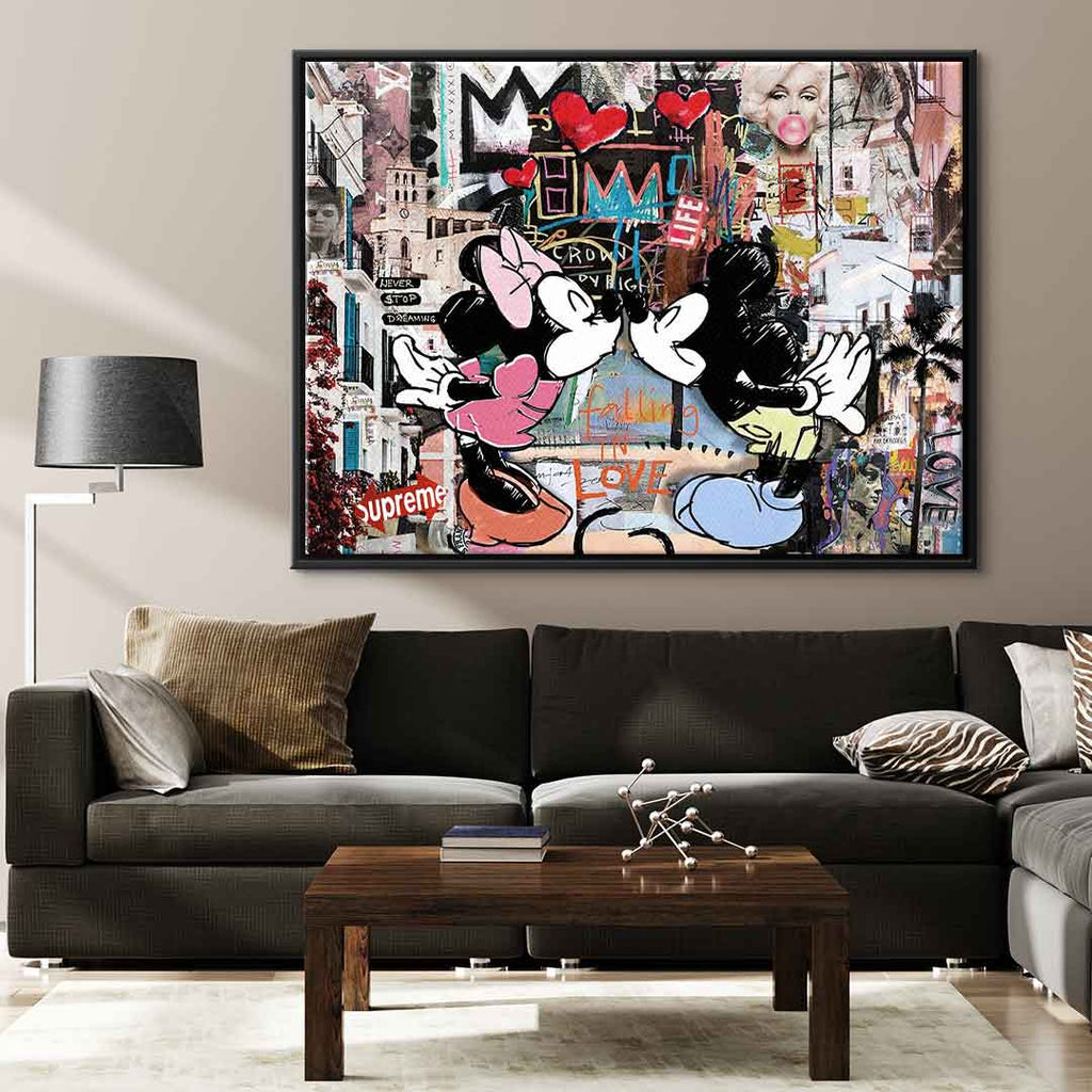 Mickey & Minnie Kiss