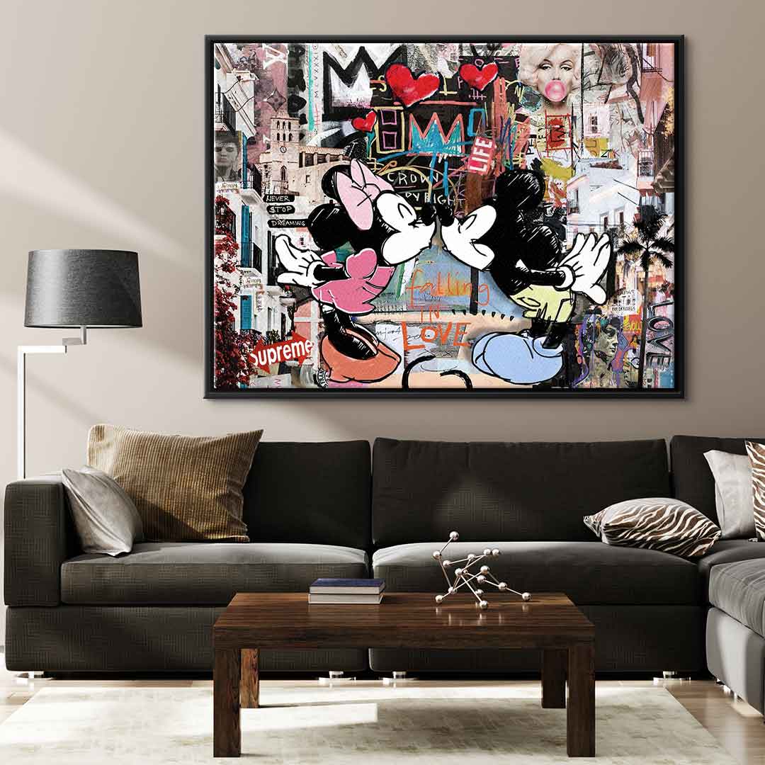 Mickey & Minnie Kiss